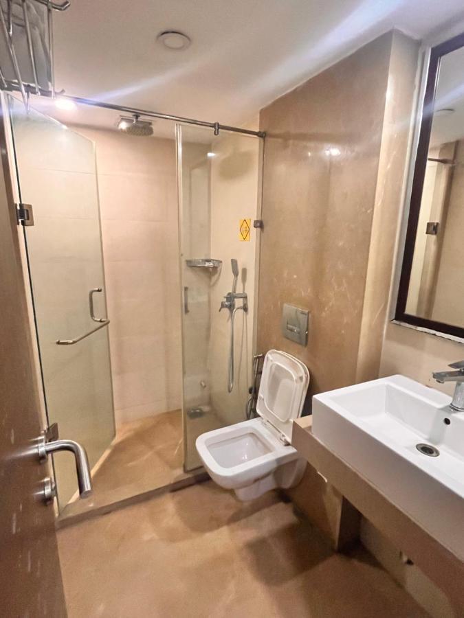 Krios Hotel - Near Sg Highway, Ахмедабад Екстер'єр фото