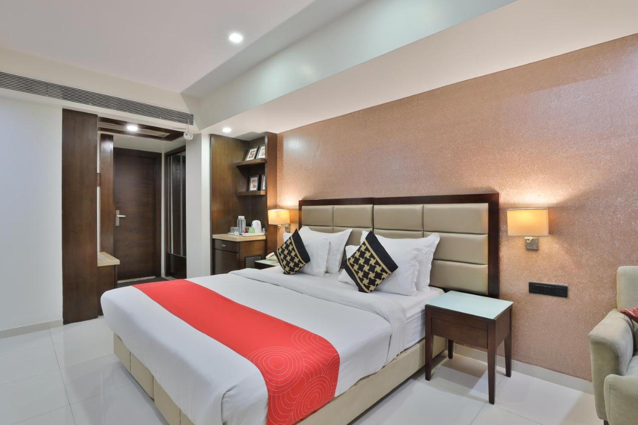 Krios Hotel - Near Sg Highway, Ахмедабад Екстер'єр фото