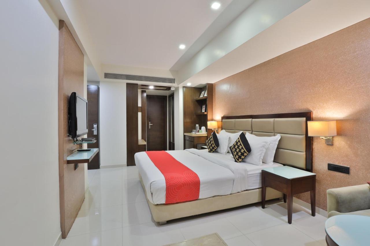 Krios Hotel - Near Sg Highway, Ахмедабад Екстер'єр фото