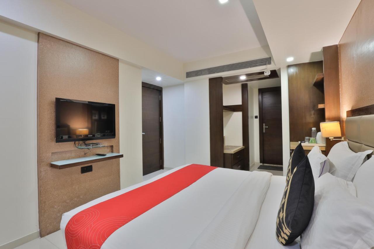 Krios Hotel - Near Sg Highway, Ахмедабад Екстер'єр фото