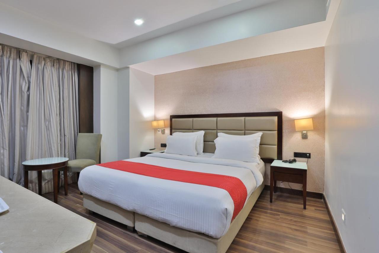 Krios Hotel - Near Sg Highway, Ахмедабад Екстер'єр фото