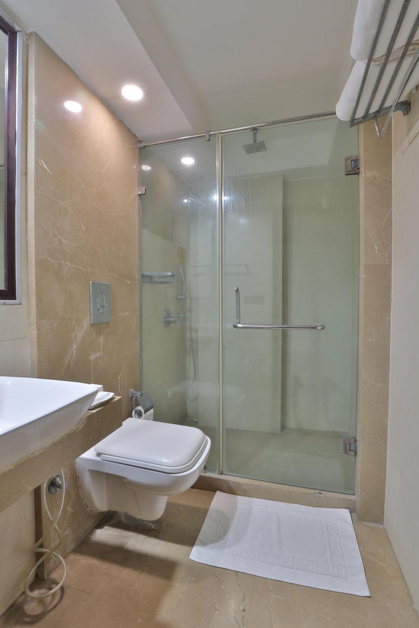 Krios Hotel - Near Sg Highway, Ахмедабад Екстер'єр фото