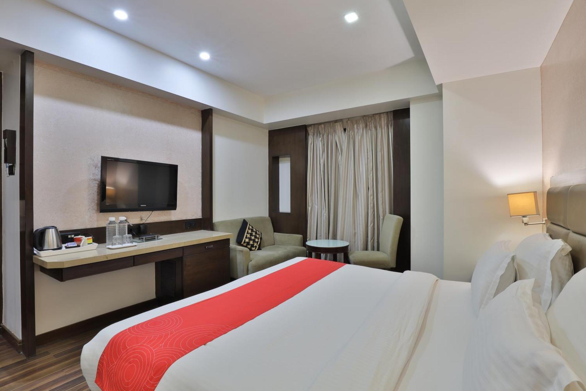 Krios Hotel - Near Sg Highway, Ахмедабад Екстер'єр фото
