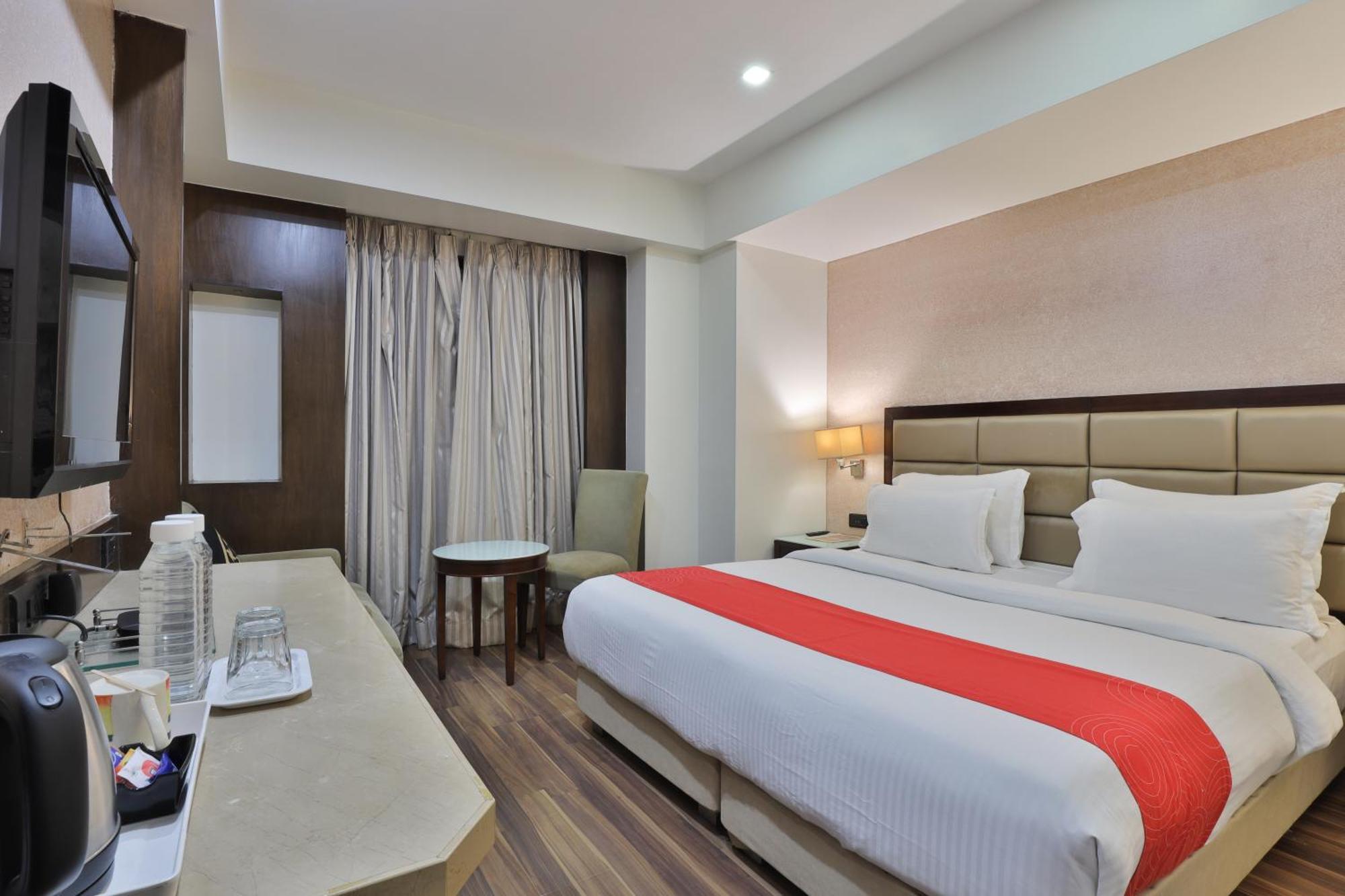 Krios Hotel - Near Sg Highway, Ахмедабад Екстер'єр фото
