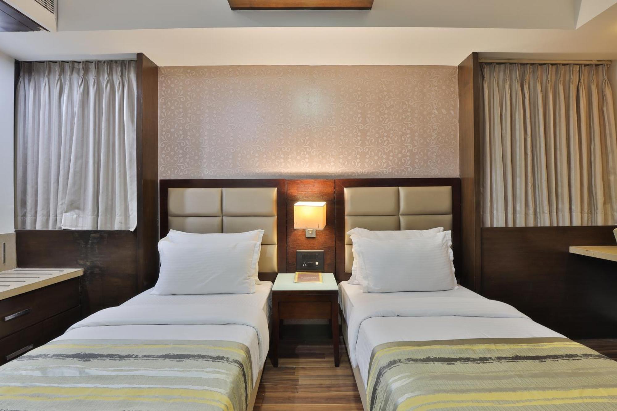 Krios Hotel - Near Sg Highway, Ахмедабад Екстер'єр фото